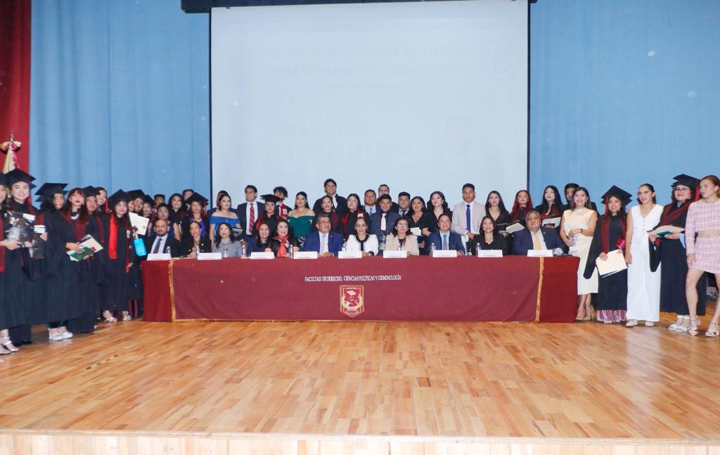 Culminan estudios en Derecho en la UATx